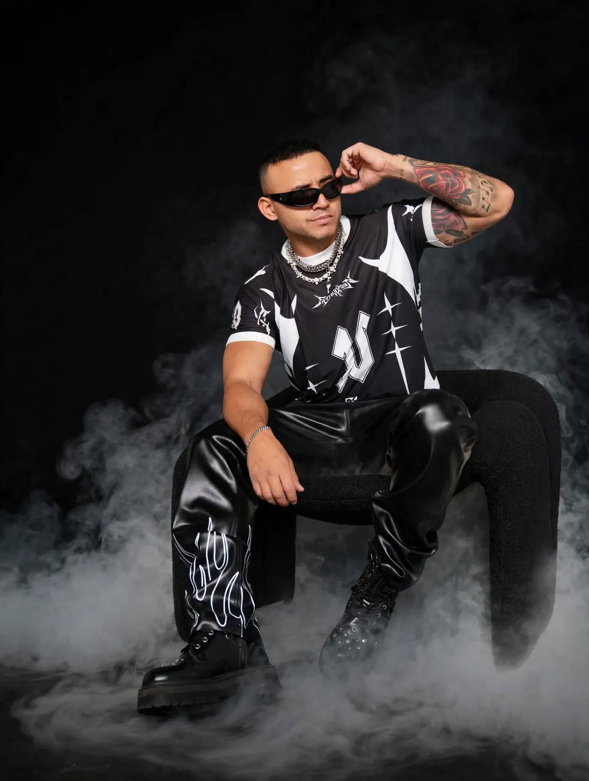 Black techno jersey
